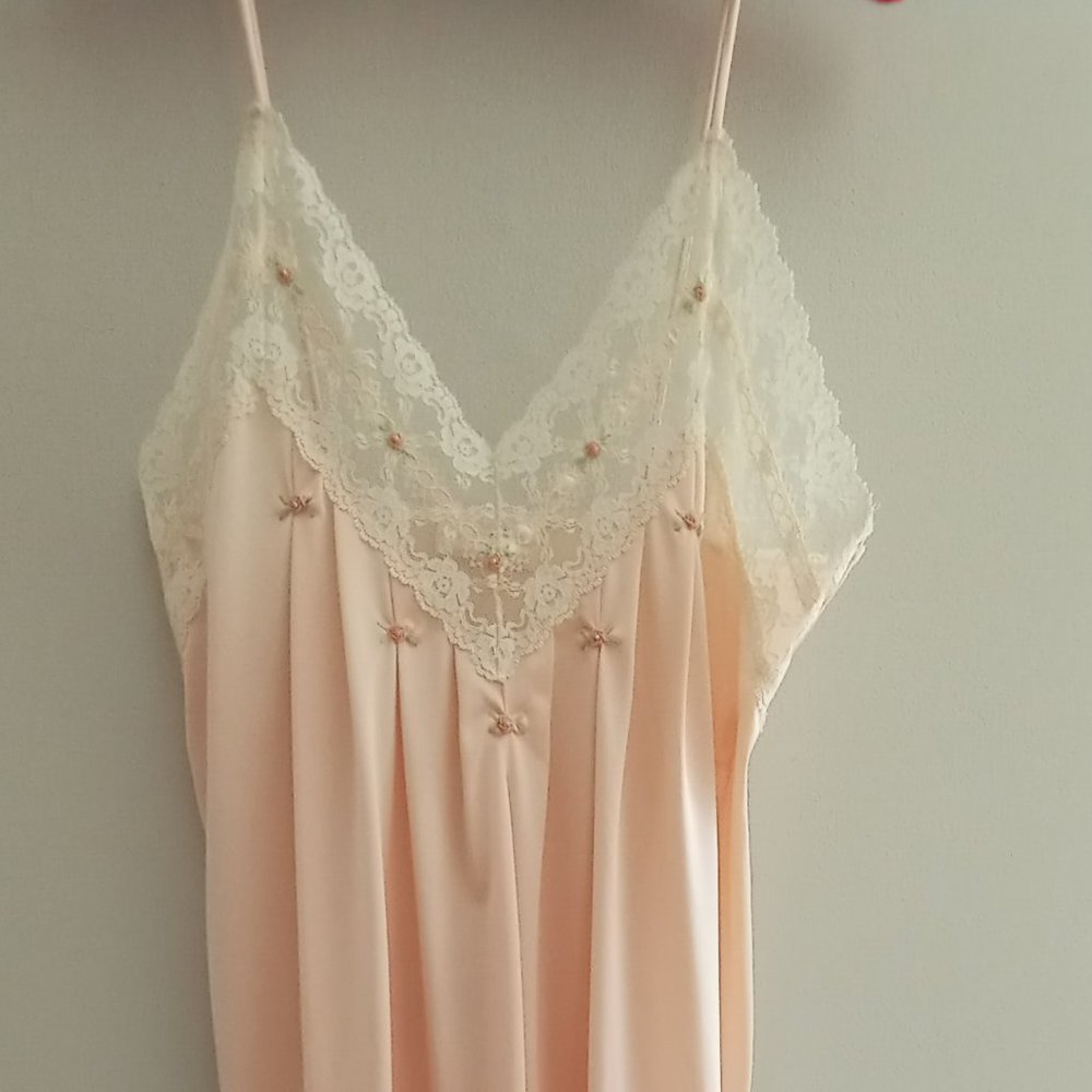 Vintage 'Barbizon' Lacey Nightie Size 10/12 Apricot/Cream